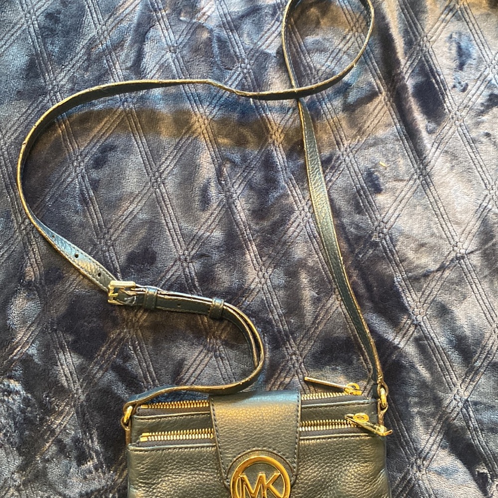 Michael Kors blue purse - Picture 6 of 11